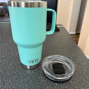 YETI Tumbler with Secure Lid- Seafoam Color